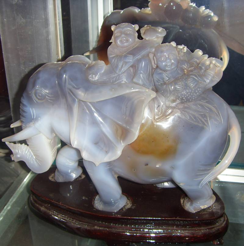 Chinese Manao Agate sculpture carving